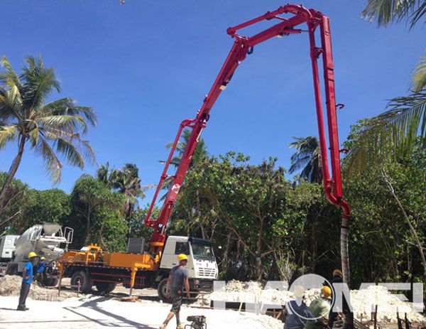 Concrete pump truck.jpg