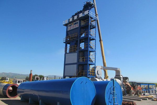 installation of LB1500 asphalt mixing plant in Algeria.jpg