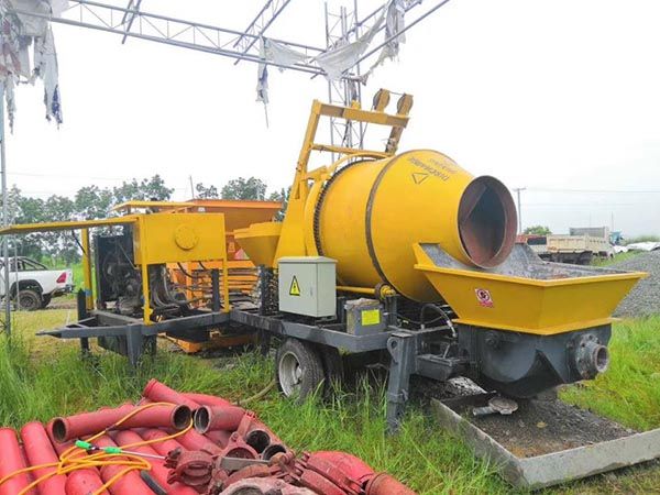 concrete mixer machine with pump.jpg