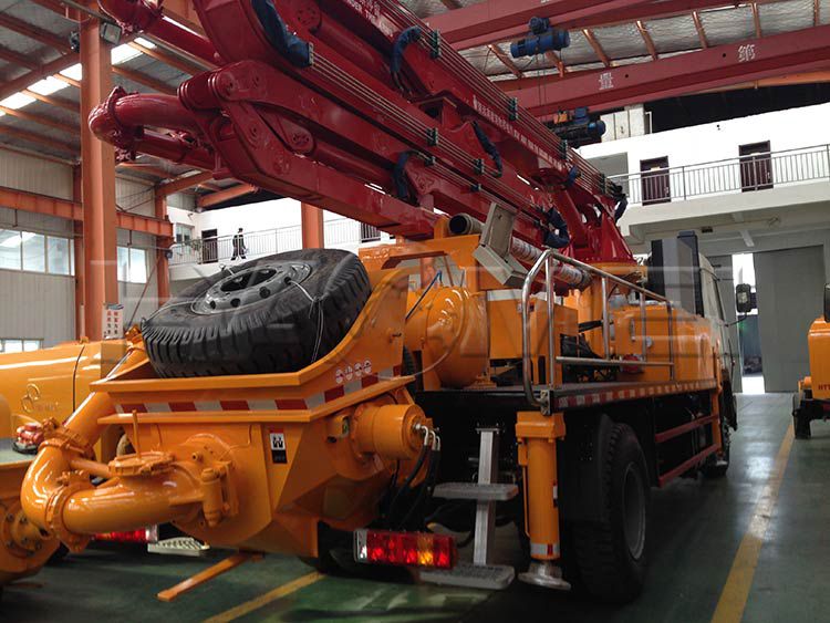 concrete pump truck.jpg