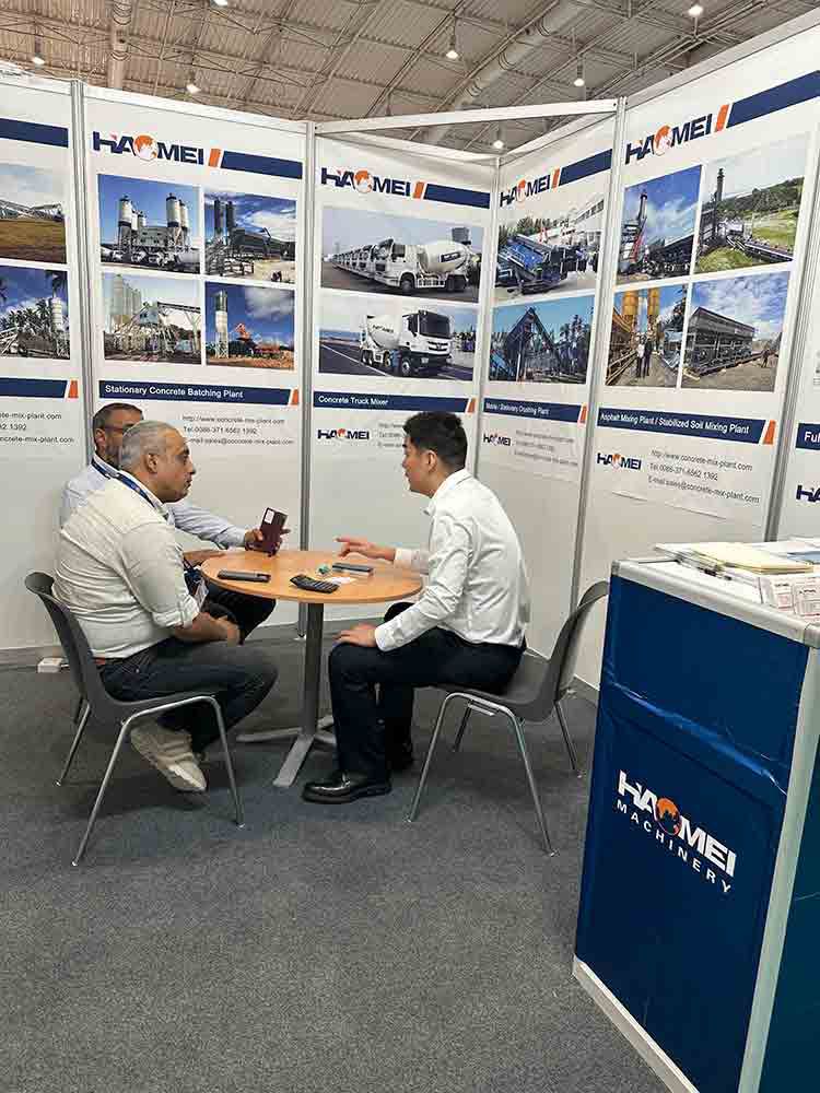 Haomei Machinery sales with customers.jpg